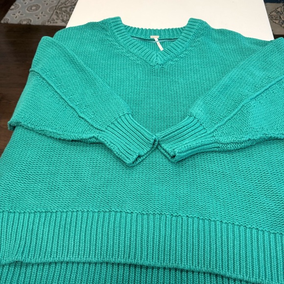 Free People Allie Women’s V-Neck Sweater Green Long Sleeve Oversized Sz M NWT - Picture 11 of 12